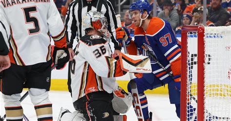 Connor McDavid has goal and 4 assists in Oilers’ 8-2 victory over Ducks